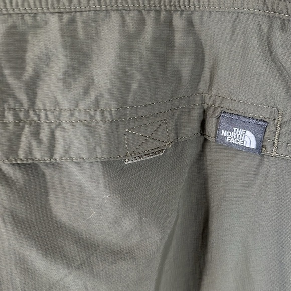 The North face nylon cargo style shorts - Picture 5 of 15